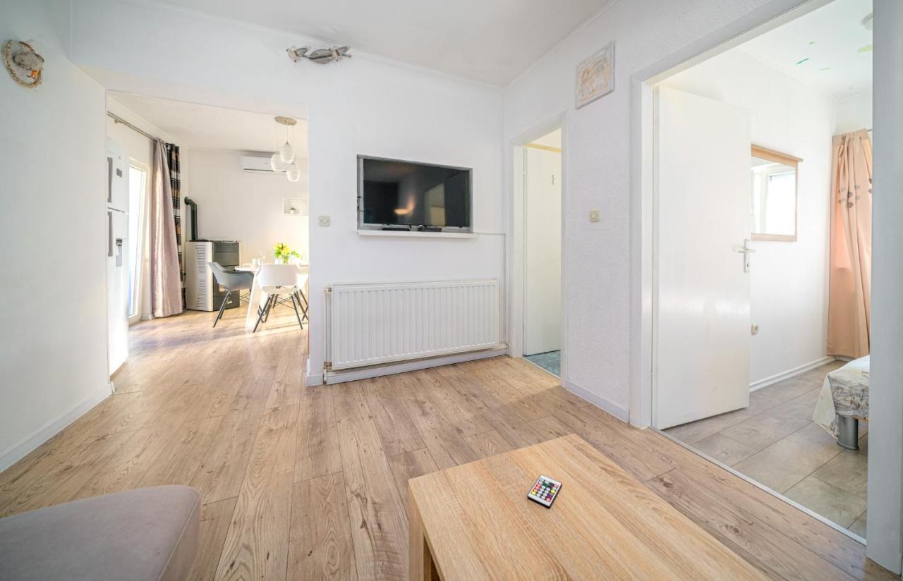 Apartmani Gabriella Водице Екстериор снимка
